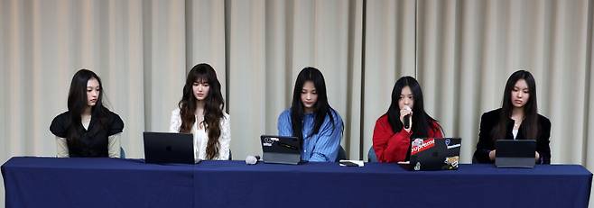 <yonhap photo-5162=""> 뉴진스, 전속계약 해지 관련 기자회견 (서울=연합뉴스)&nbsp;</yonhap>
