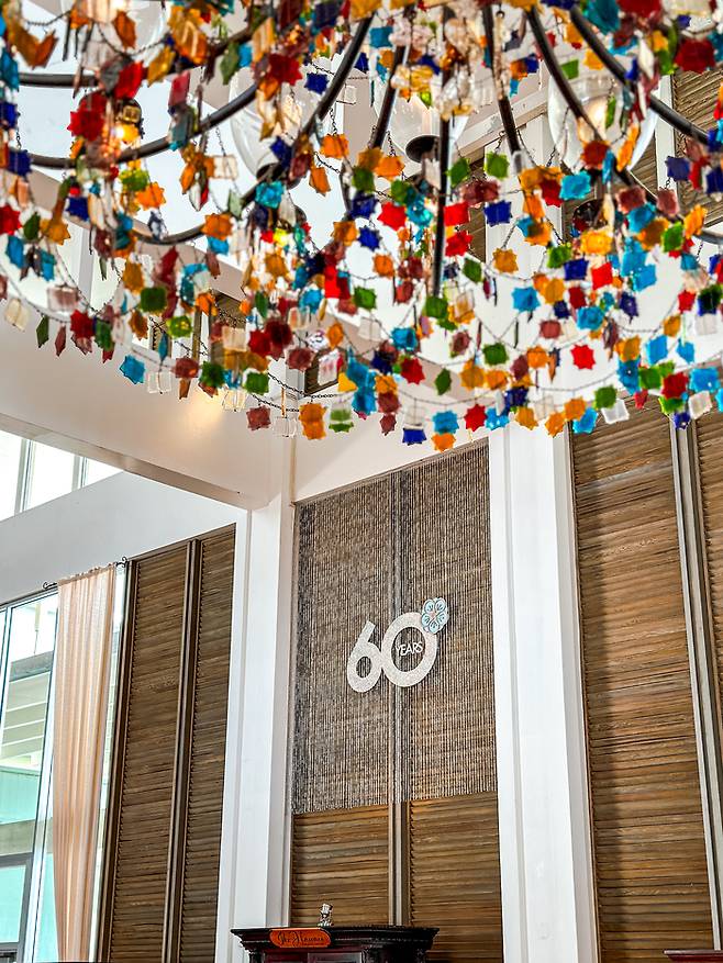 카할라 호텔 로비와 샹들리에의 모습 / 사진=권효정 여행+ 기자