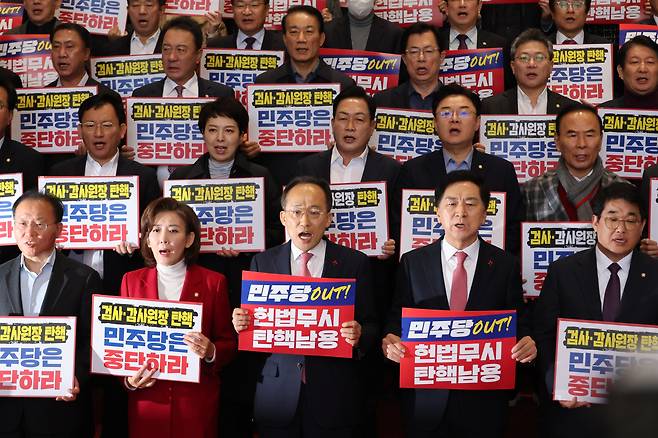 '탄핵 반대' 외친 국힘, 단일대오로 프레임 전환?