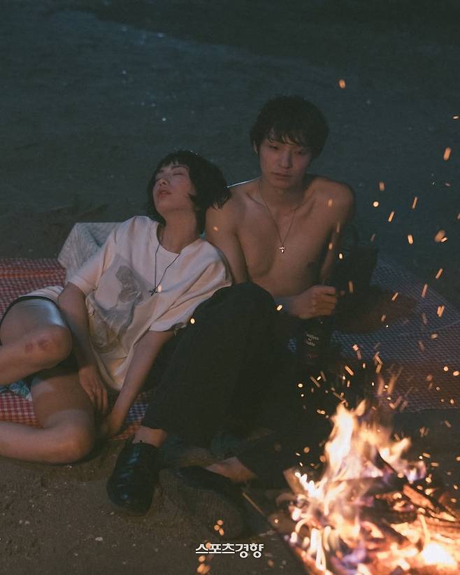 뮤직비디오에 동반 출연해 커플 연기를 펼친 나나와 채종석의 모습. 인스타그램 캡처