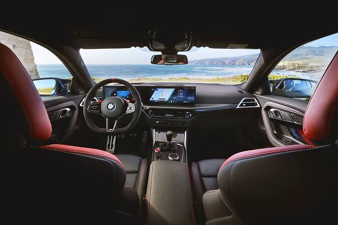 BMW 신형 M2 실내