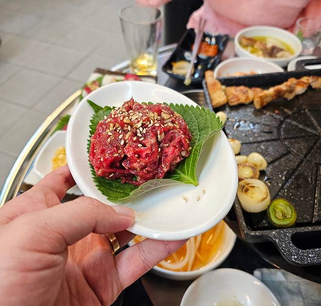 20240202_195205.jpg 2024년에 해장국 2800원, 한우초밥 7000원인 안양 식당