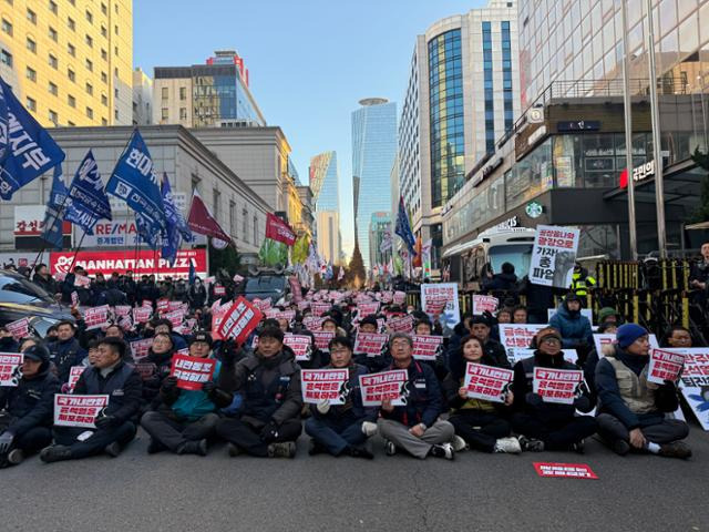 6일 서울 영등포구 국민의힘 당사 앞에서 민주노총이 결의대회를 개최했다. 허유정 기자