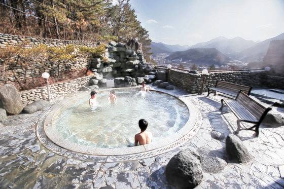 충북 충주에 있는 수안보 온천. 중앙포토
