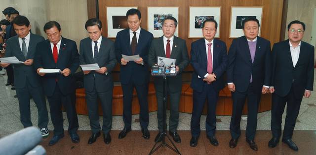 ▲ 국민의힘 시·도지사협의회 소속 광역단체장들이 6일 오후 서울 중구 프레스센터에서 긴급 회의를 마치고 입장을 발표하고 있다. 연합뉴스