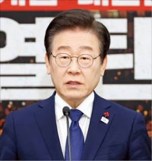 6일 국회에서 특별성명을 발표하는 이재명 더불어민주당 대표.  /강은구 기자