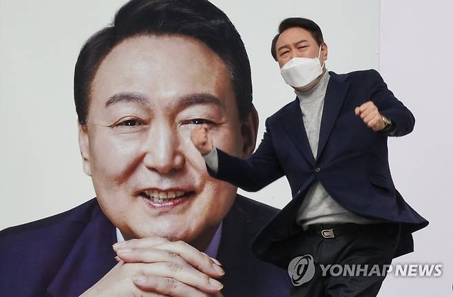 윤석열 대통령이 대선후보 당시 어퍼컷 세리모니를 하고 있는 모습. [사진=연합뉴스]