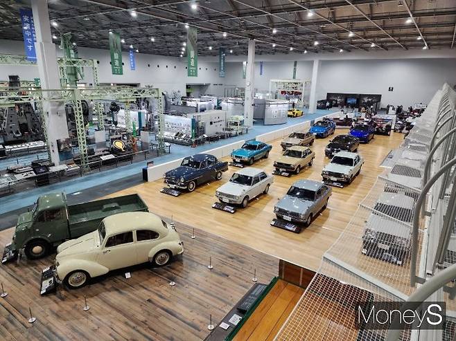토요타 산업기술기념관에는 최초의 자동차와 트럭 등을 비롯한 다양한 차종이 전시됐다. /사진=박찬규 기자