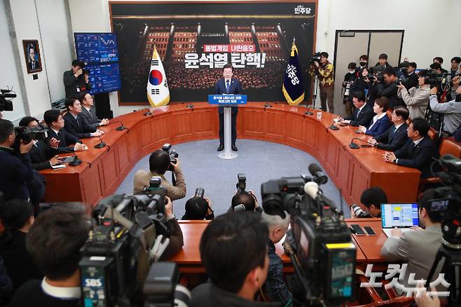 더불어민주당 이재명 대표가 6일 오전 국회에서 윤석열 내란사태 관련 특별성명을 발표하고 있다. 황진환 기자