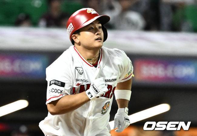 SSG에서 방출된 후 키움에 입단한 강진성. / OSEN DB