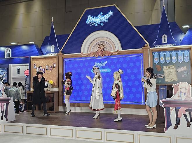 - 코스어를 이겨라 이벤트중인 참가자