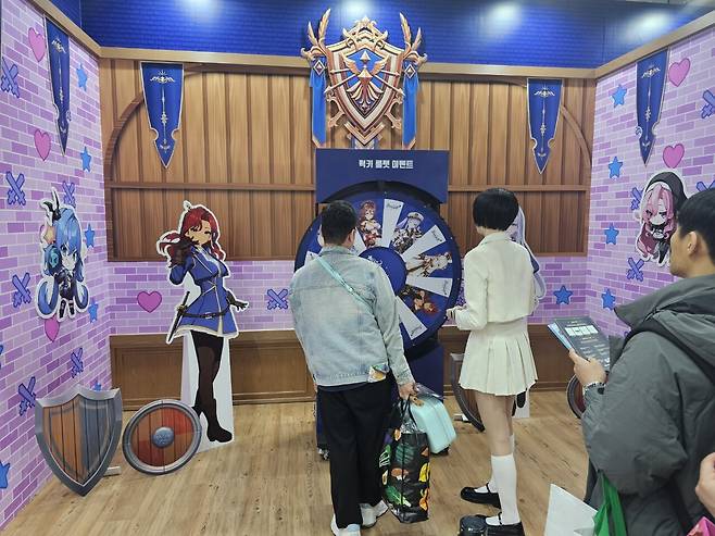 - 행운을 시험할 수 있는 럭키 룰렛