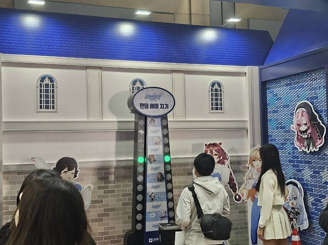 - 힘껏 내려치면 결과를 볼 수 있는 랜덤 해머 치기