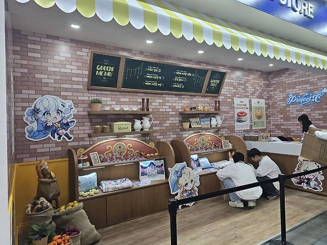 - 마음에 드는 굿즈가 있다면 골라보도록 하자