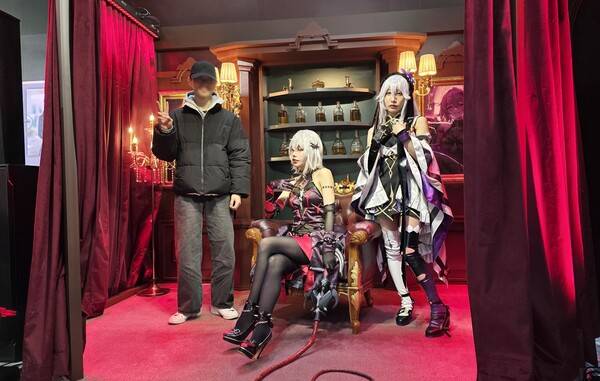 - 퀄리티 높은 코스프레를 선보인 리메멘토 부스