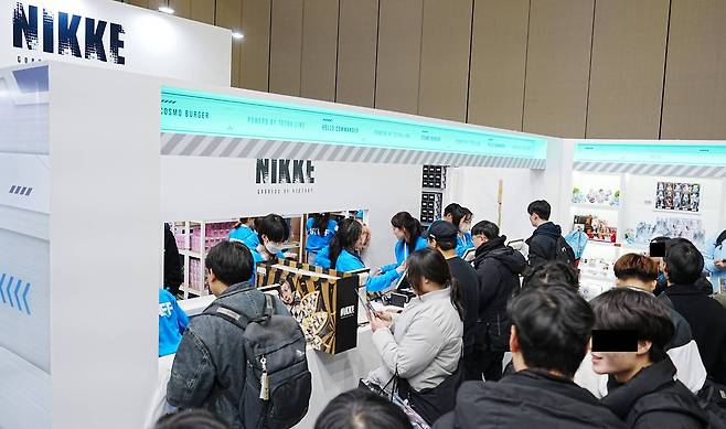 엄청난 인기의 니케 굿즈 샵