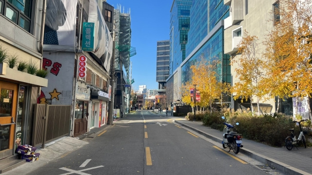 평소보다 눈에 띄게 사람이 줄어든 서울 성동구 성수역 인근 거리의 모습. 이다연 기자