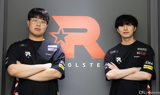 올해 kt의 바텀을 책임질 '웨이' 한길(왼쪽)과 '덕담' 서대길.