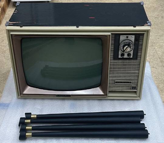 최초의 국산 흑백 텔레비전(VD-191 TV).