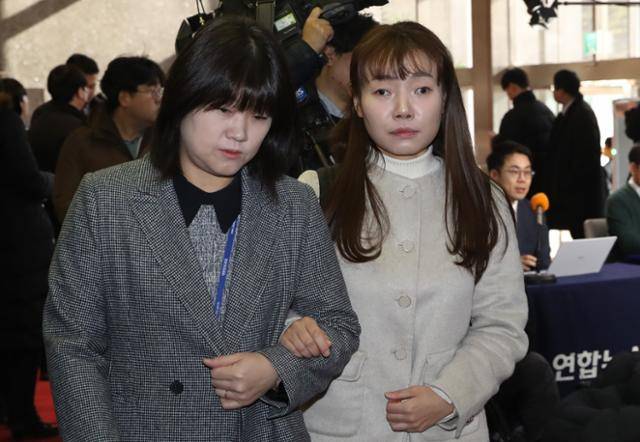 김 의원이 9일 오전 서울 여의도 국회에서 열린 비공개 의원총회에 참석하고 있다. 뉴스1