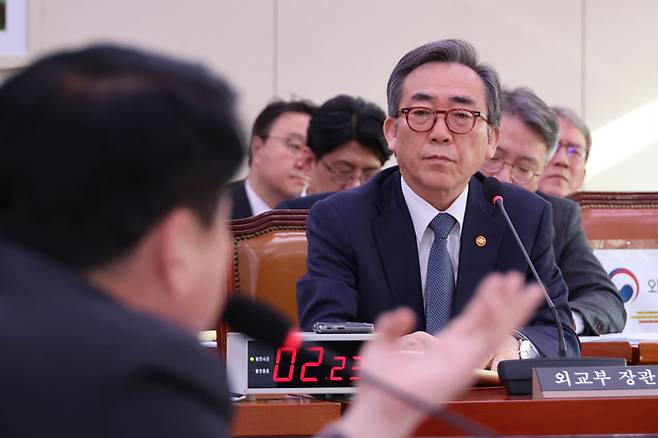 조태열 외교부 장관이 지난 11월 28일 국회 외교통일위원회 전체회의에서 사도광산 문제와 관련한 김준형 조국혁신당 의원의 질의를 받고 있다. /연합뉴스