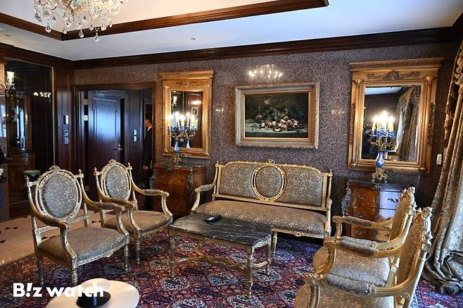 10일 그랜드 머큐어 임피리얼 팰리스 서울 강남이 새단장을 마치고 그랜드 오픈을 하고 있다. 사진은 로얄 스위트룸 모습./사진=이명근 기자 qwe123@