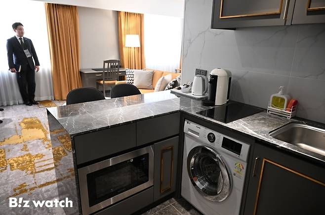 10일 그랜드 머큐어 임피리얼 팰리스 서울 강남이 새단장을 마치고 그랜드 오픈을 하고 있다. 사진은 레지던스형 룸 모습./사진=이명근 기자 qwe123@