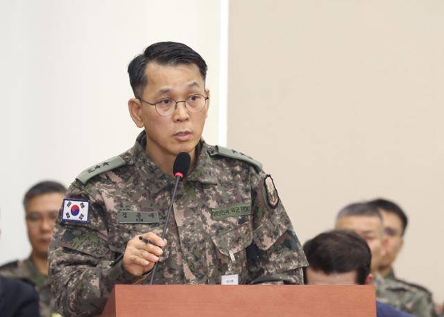 김용대 드론작전사령관이 10일 서울 여의도 국회에서 열린 국방위원회의 긴급 현안질의에서 의원 질의에 답하고 있다. 뉴시스