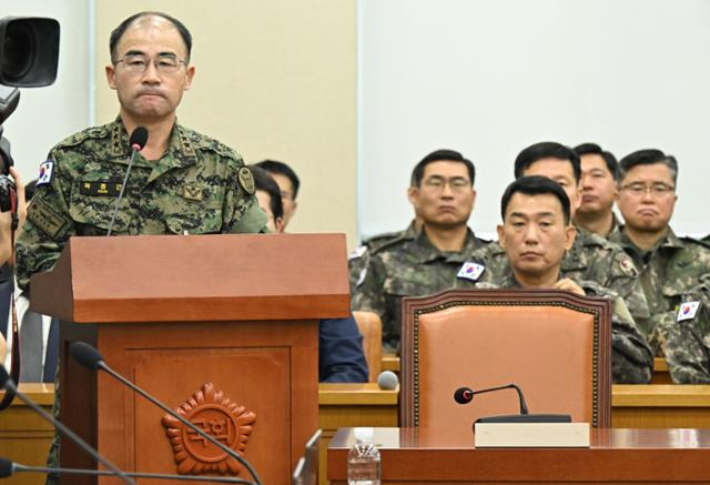 곽종근 전 특수전사령관이 10일 국회 국방위에서 열린 비상계엄 사태 관련 긴급 현안질의에서 의원의 질의를 듣고 있다. 고영권 기자