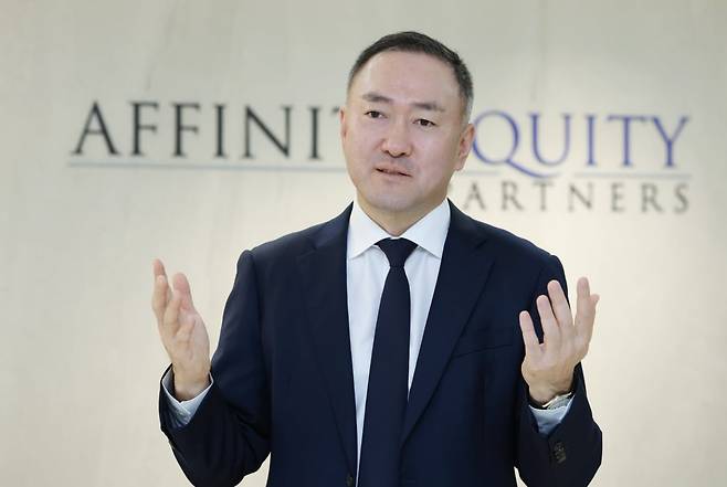 민병철 어피니티에쿼티파트너스 대표가 9일 서울 종로구 사무실에서 본지와 인터뷰하고 있다. 이솔 기자
