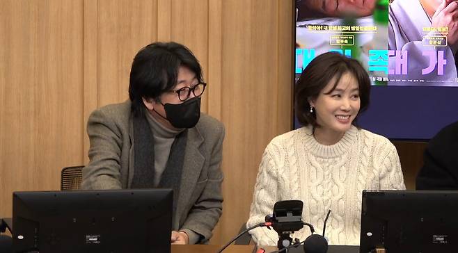 왼쪽부터 김윤석, 김성령 (사진=SBS 파워FM ‘두시탈출 컬투쇼’ 캡처)