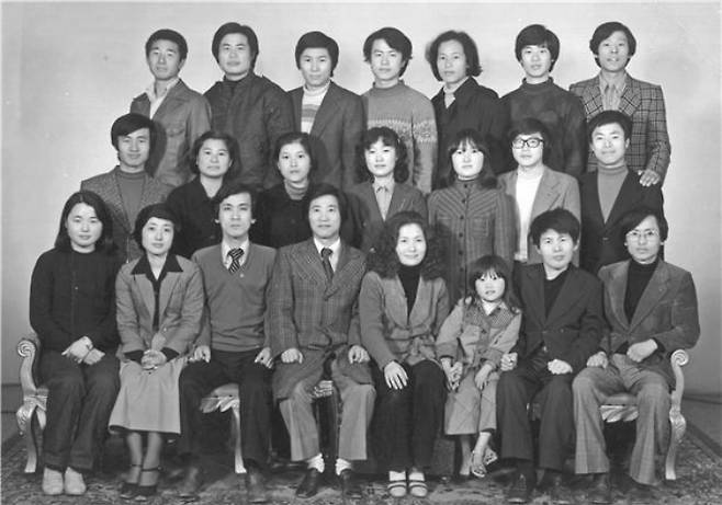 한울회 사건 발생 전인 1977년 혹은 1978년경 찍은 것으로 추정되는 한울모임 단체 사진. 한국기독교교회협의회 김종생 총무(맨 윗줄 왼쪽) 등은 예배 후 사진관에서 단체 사진을 찍었다. 한울모임 편집위원회 제공