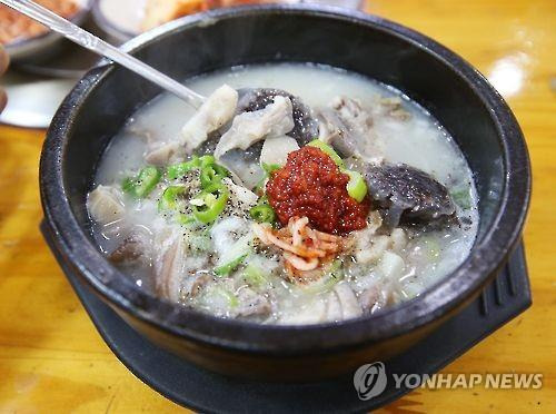 수원 지동시장 순대국 (수원=연합뉴스) 임귀주 기자 = 경기도 수원시 수원 화성 내부에 있는 지동시장 순대타운에서는 순대국, 곱창, 순대볶음 등을 즐길 수 있다. 2016.4.5 (끝)