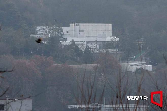 9일 서울 용산구 한남동 대통령 관저. 윤석열 대통령은 지난 7일 비상계엄 사태에 대해 긴급담화를 한 이후 관저에 칩거한 채 침묵을 이어 가고 있다.