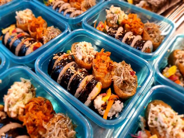 ▲ 춘천 약사명동에 위치한 카페 ‘설지’는 다회용기 도시락을 판매하고 있다. 쓰레기 발생과 처리 비용을 줄이고자 시작한 노력이다. 이설화 ·카페 설지 제공