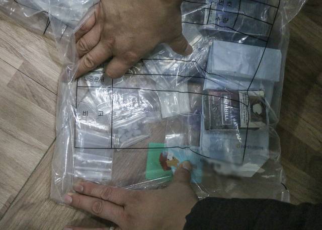 경찰이 현장에서 압수한 엑스터시, 케타민 등의 마약. 대전경찰청 제공