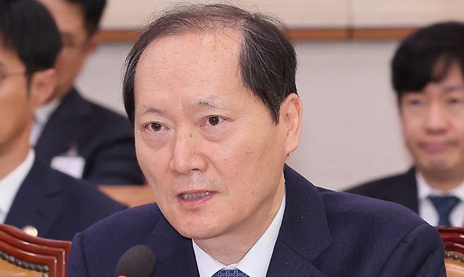 이완규 법제처장이 11일 국회 법제사법위원회 현안질의에서 계엄 사태와 관련해 답변하고 있다. 연합뉴스&nbsp;