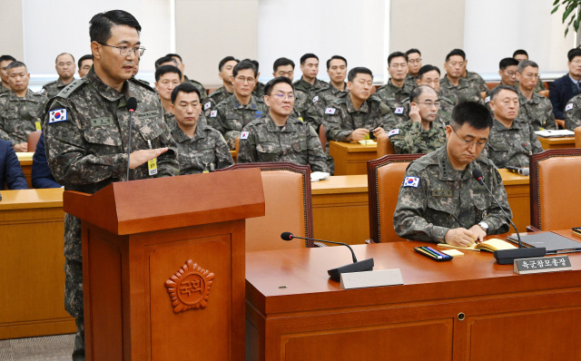 정진팔 합동참모차장(계엄부사령관)이 10일 국회에서 열린 국방위원회 전체회의에 출석해 의원들의 긴급 현안질의에 답하고 있다. 오승현 기자 2024.12.10