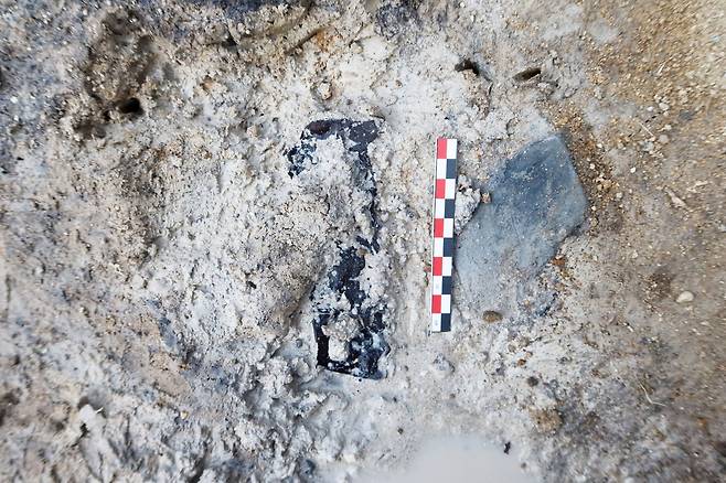 발견된 칠피갑옷 조각  [국립부여문화유산연구소 제공. 재판매 및 DB 금지]