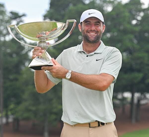 2024시즌 미국프로골프(PGA) 투어 올해의 선수상인 '잭 니클라우스 어워드'를 수상한 세계랭킹 1위 스코티 셰플러. 사진은 2024년 페덱스컵 우승을 차지했을 때 모습이다. 사진제공=PGA투어