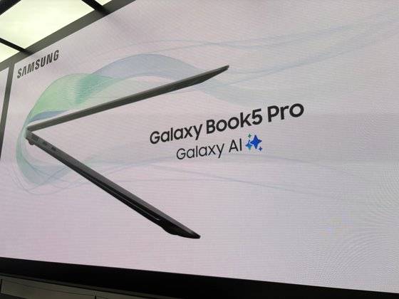 갤럭시 북5 프로에는 마이크로소프트(MS)의 AI 서비스인 코파일럿 플러스 PC 외에도 삼성이 자체 개발한 갤럭시 AI가 함께 탑재됐다. 이희권 기자