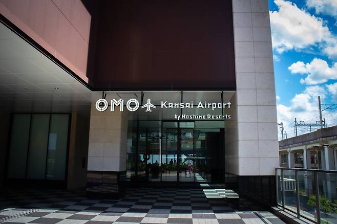 지하철 출구에서 나오면 보이는 입구