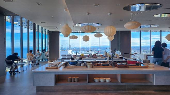 21층 다이닝 공간