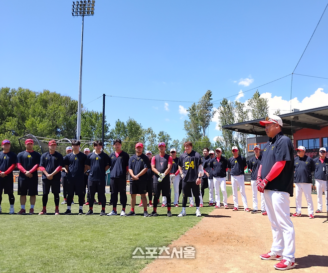 이범호 감독이 지난 2월13일 KIA 사령탑에 선임된 후 선수단에게 취임일성을 밝히고 있다. 캔버라 | 장강훈기자 zzang@sportsseoul.com