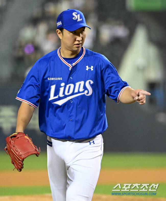 28일 잠실야구장에서 열린 삼성과 LG의 경기, 6회말 2사 1,3루 삼성 최채흥이 LG 이재원을 삼진처리하며 환호하고 있다. 잠실=허상욱 기자wook@sportschosun.com/2023.09.28/