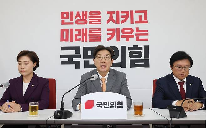 국민의힘 권성동 신임 원내대표가 13일 오후 국회에서 현안 관련 기자간담회를 하고 있다.