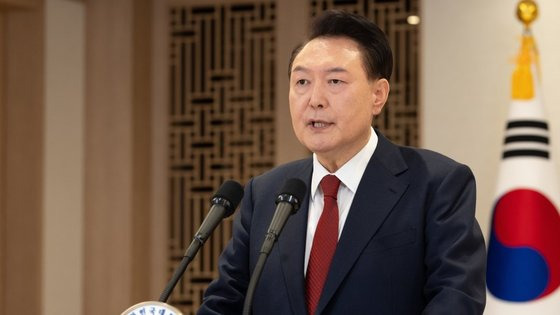 윤석열 대통령이 12일 서울 용산 대통령실에서 대국민 담화를 하고 있다. 사진 대통령실