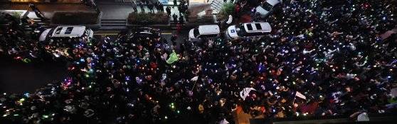 12일 오후 서울 영등포구 국민의힘 당사 앞에서 열린 윤석열 대통령 탄핵 촉구 집회. 연합뉴스