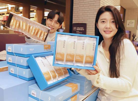 Shinsegae Department Store announced Friday that it would bring the Taiwanese brand Hiwalk to Korea. [SHINSEGAE DEPARTMENT STORE]