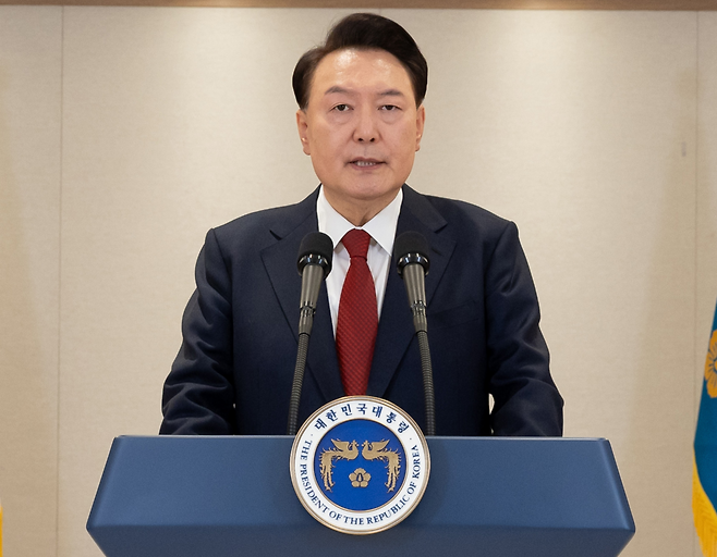 윤석열 대통령이 12일 용산 대통령실에서 대국민 담화를 하고 있다. [연합]